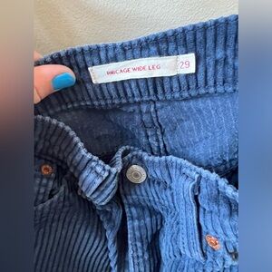 Levi’s Ribcage Wide Leg Corduroy Pant 29” waist